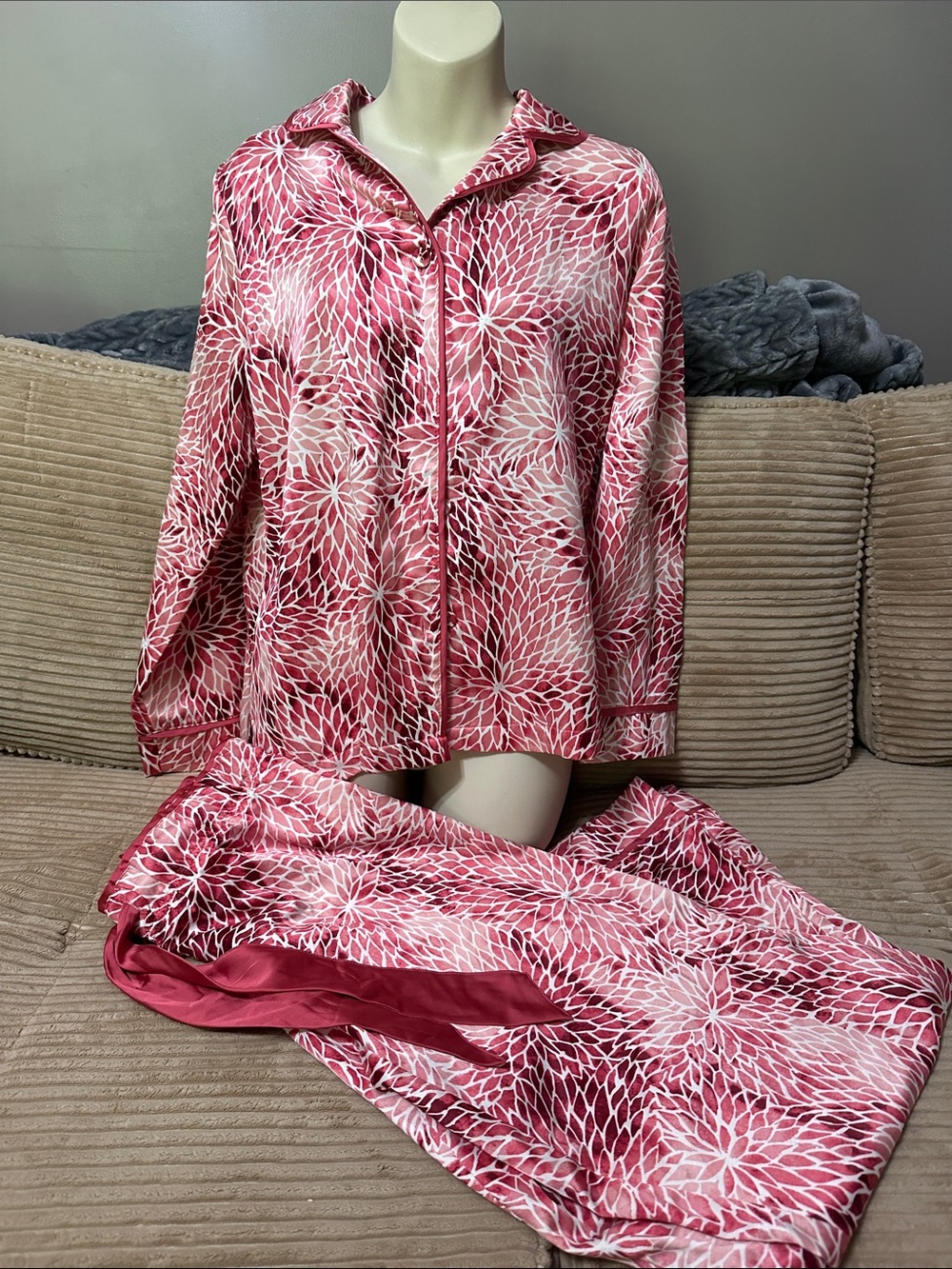 Dana Buchman Red and White Printed Intimates Set size small
